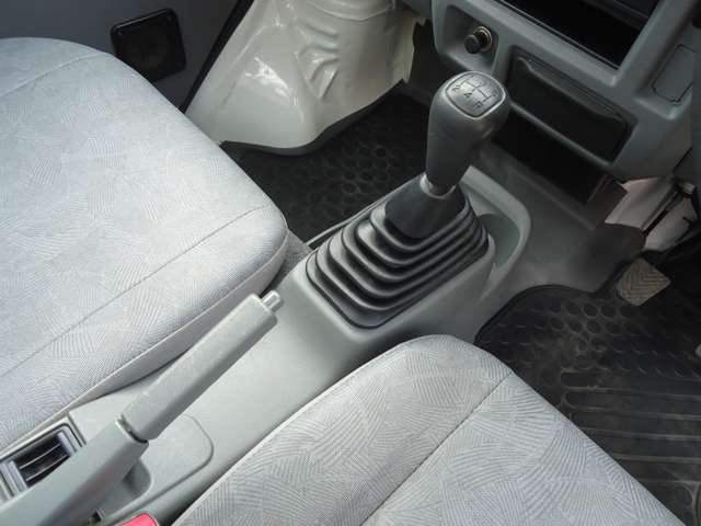 Nissan Clipper Truck 12
