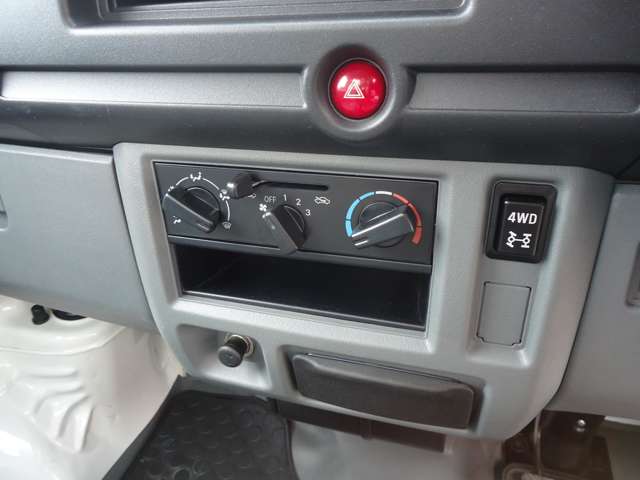 Nissan Clipper Truck 10