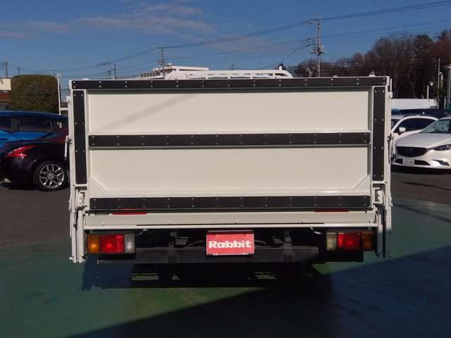 Isuzu Elf 11