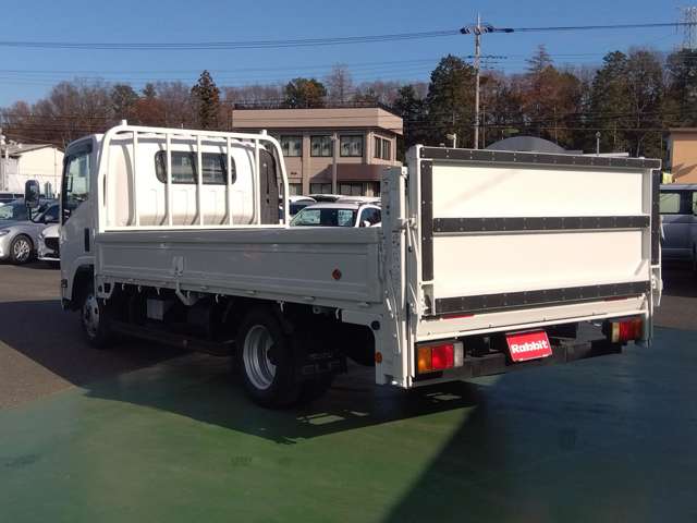 Isuzu Elf 3