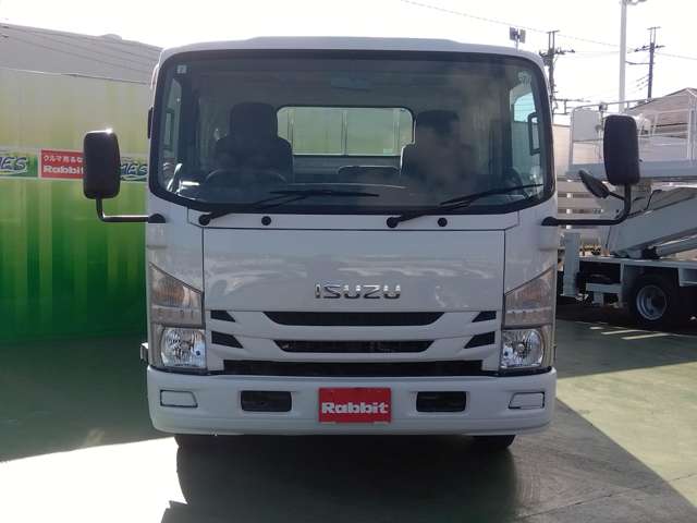 Isuzu Elf 8