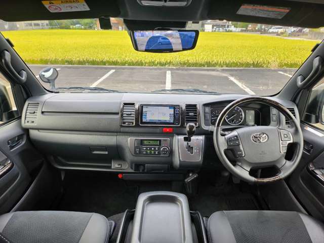 Toyota Hiace Van 13