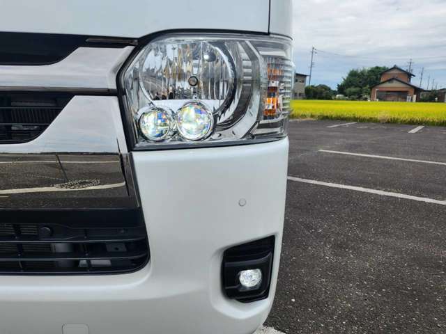 Toyota Hiace Van 3