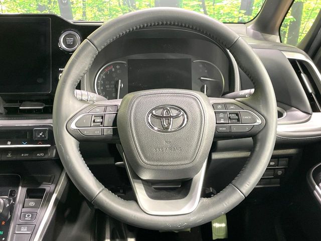 Toyota Voxy 12