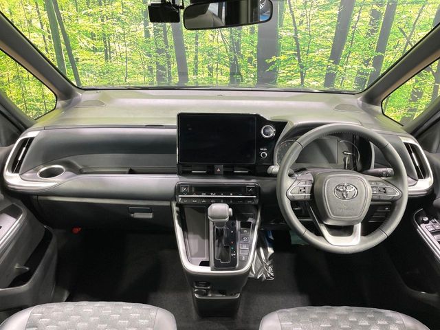 Toyota Voxy 2