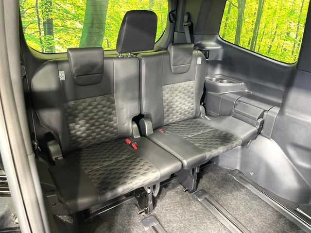 Toyota Voxy 10