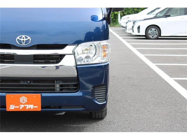 Toyota Hiace Van 12