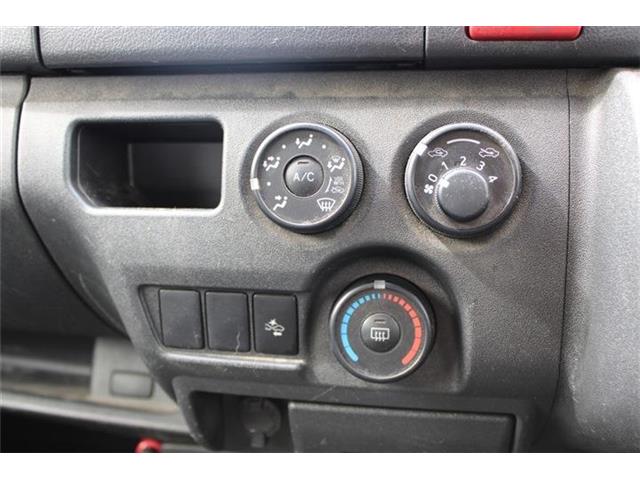 Toyota Hiace Van 8