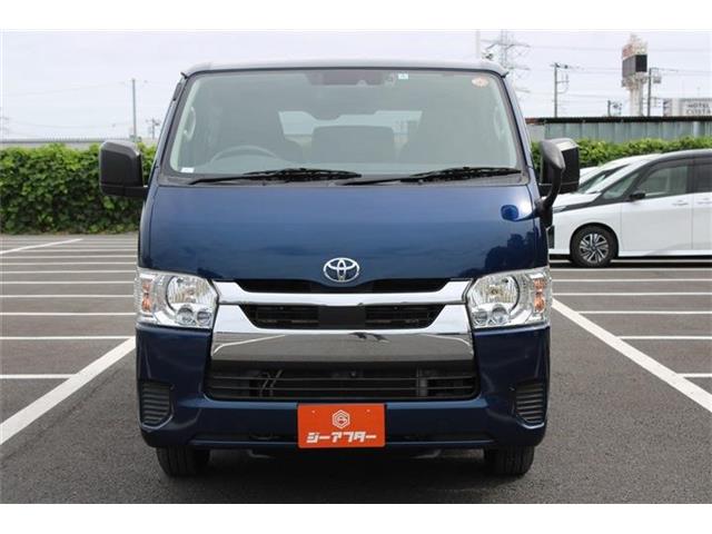 Toyota Hiace Van 10