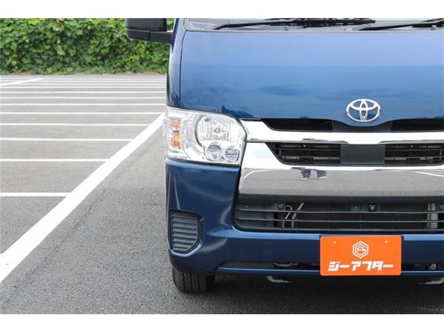 Toyota Hiace Van 11