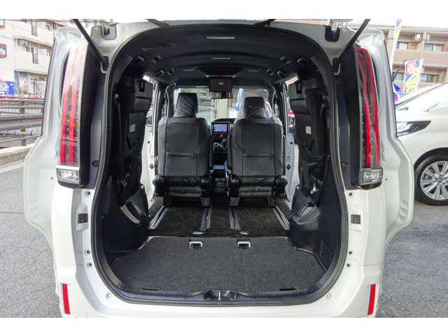 Toyota Esquire 12