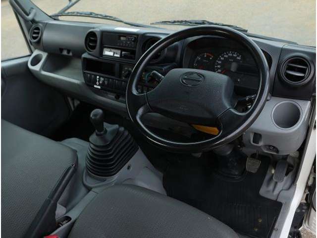 Hino Dutro 4