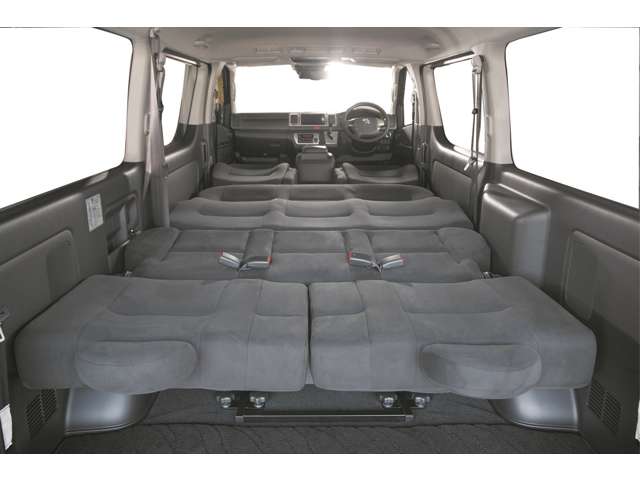 Toyota Hiace Van 11