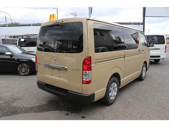 Toyota Hiace Van 4