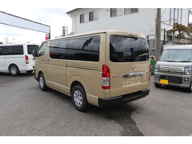 Toyota Hiace Van 5