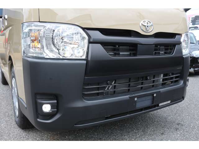 Toyota Hiace Van 7