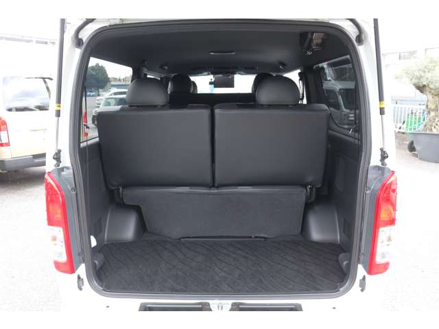 Toyota Hiace Van 12