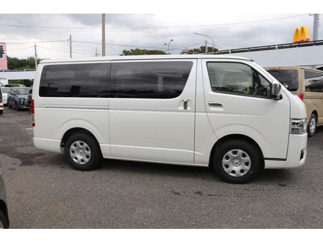 Toyota Hiace Van 3