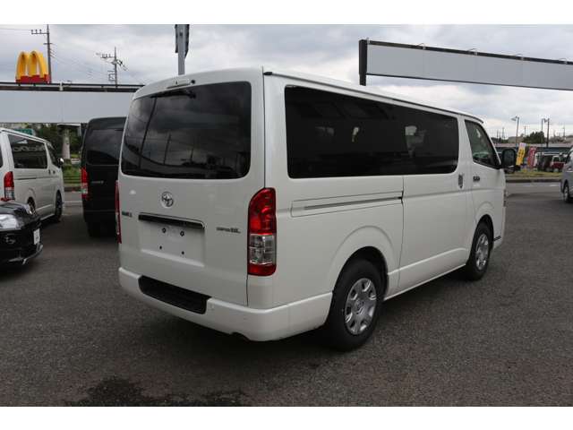 Toyota Hiace Van 4