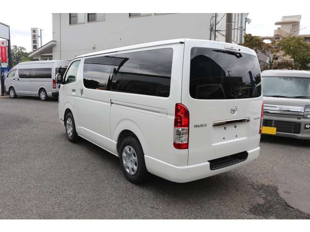 Toyota Hiace Van 5