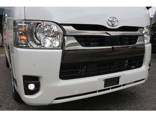 Toyota Hiace Van 7