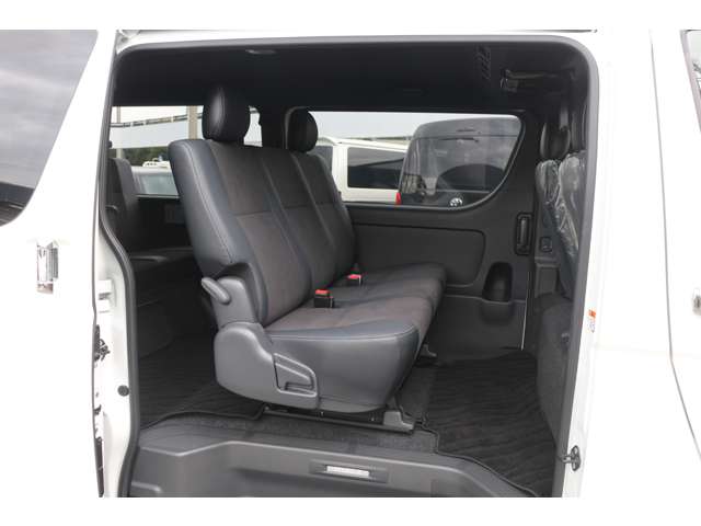Toyota Hiace Van 8