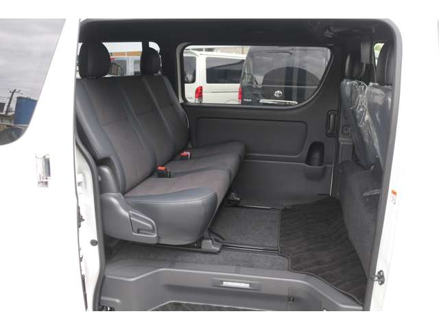 Toyota Hiace Van 9
