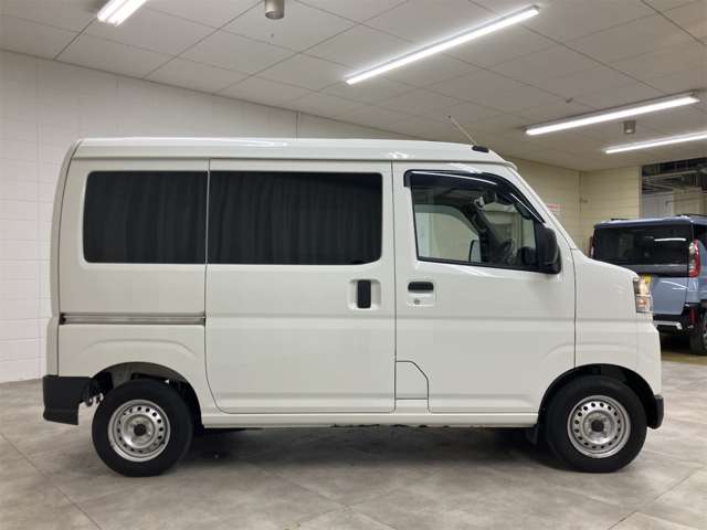 Daihatsu Hijet Cargo 3