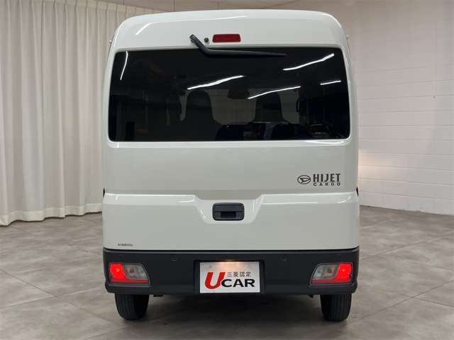 Daihatsu Hijet Cargo 7