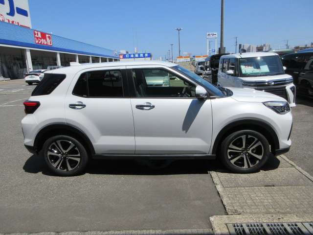 Daihatsu Rocky 5