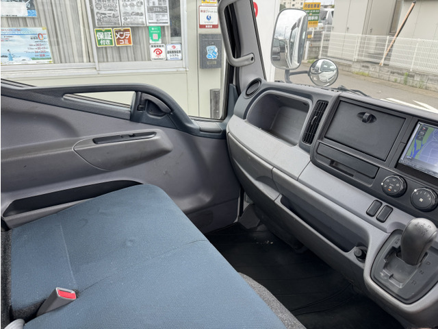 Mitsubishi Fuso Canter 9