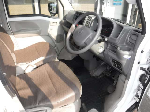 Nissan NV100 Clipper 11