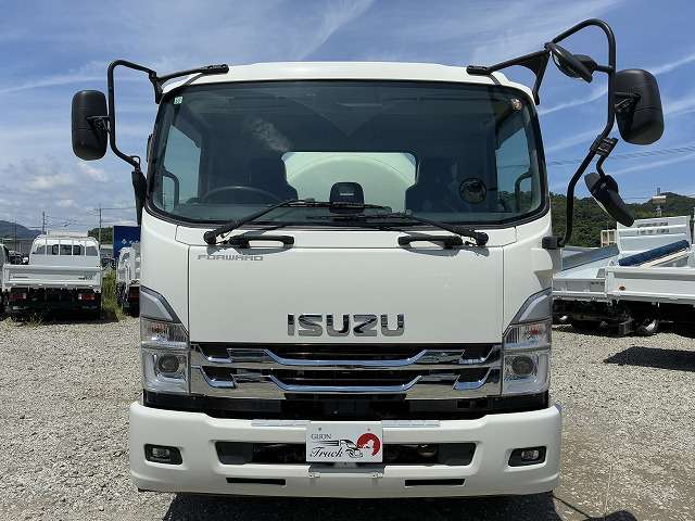 Isuzu Forward 2