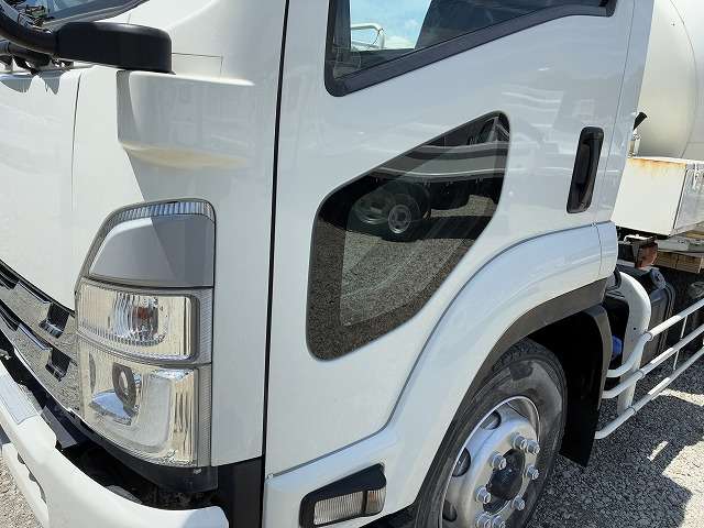 Isuzu Forward 9