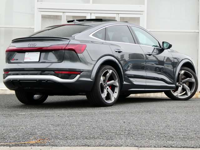 Audi SQ8 Sportback e-tron 7