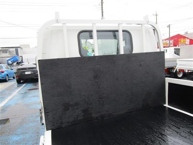 Isuzu Elf 8