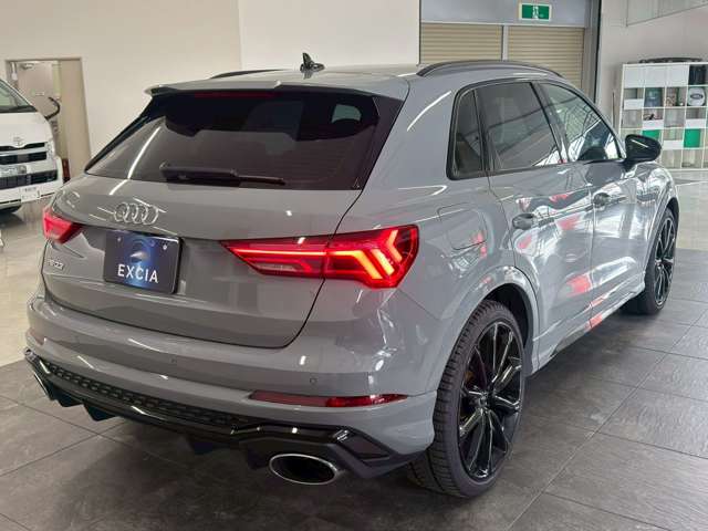 Audi RS Q3 11