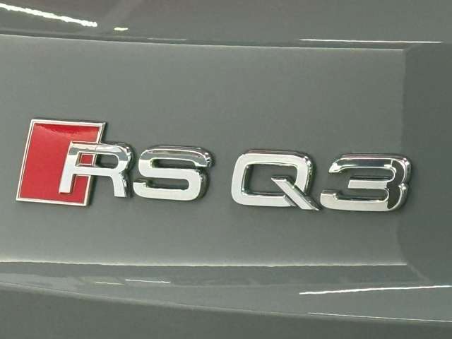 Audi RS Q3 12