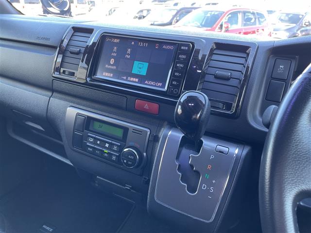 Toyota Hiace Van 13