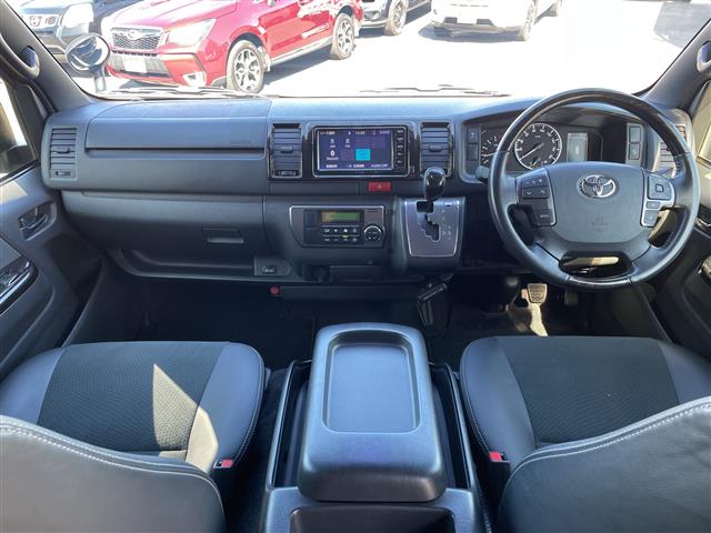 Toyota Hiace Van 5