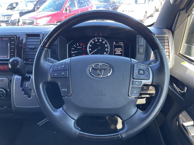 Toyota Hiace Van 7