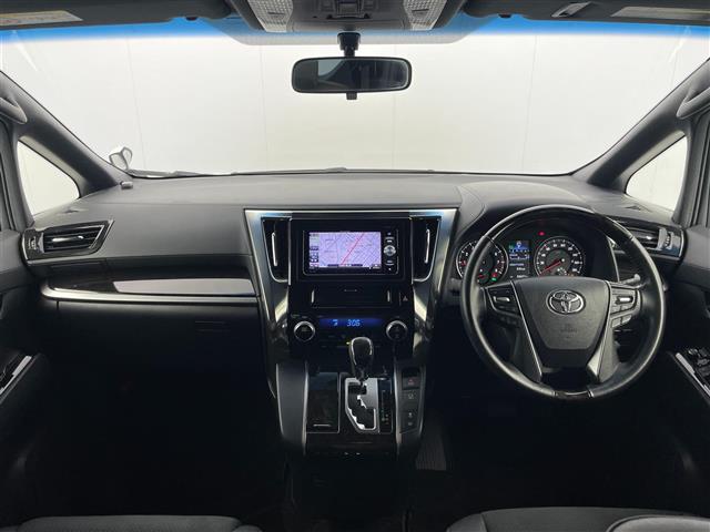 Toyota Alphard 3