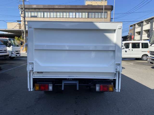 Isuzu Elf 7