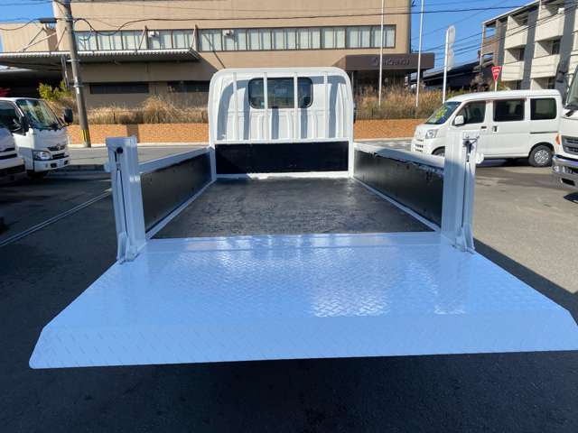 Isuzu Elf 8