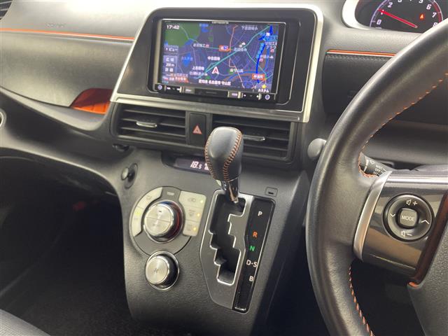 Toyota Sienta 12