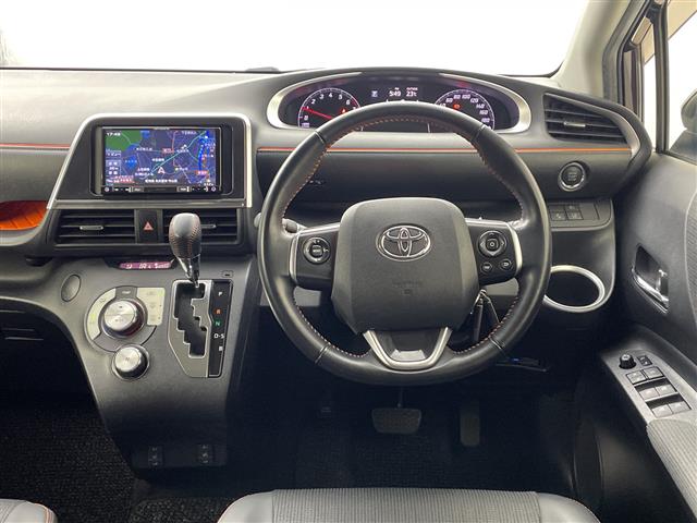 Toyota Sienta 3