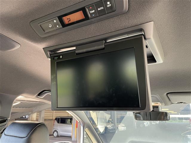 Toyota Noah 4