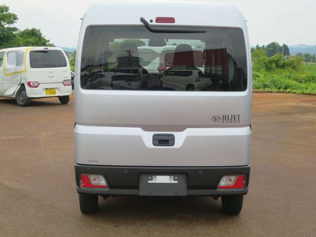 Daihatsu Hijet Cargo 4