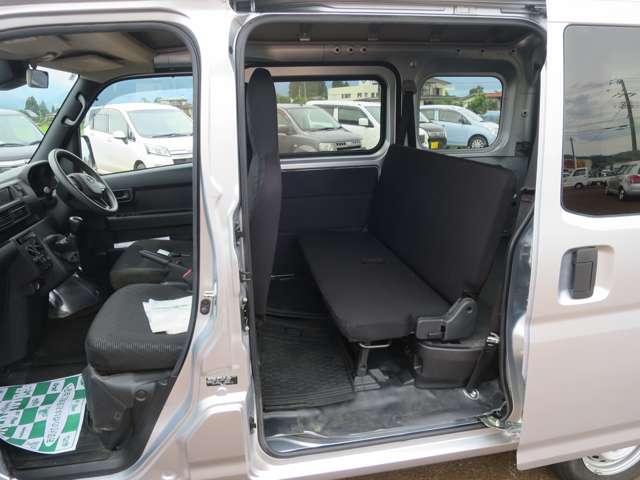 Daihatsu Hijet Cargo 7