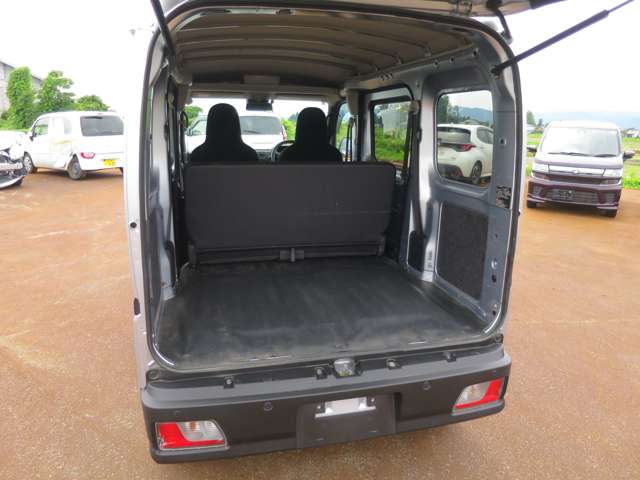 Daihatsu Hijet Cargo 8